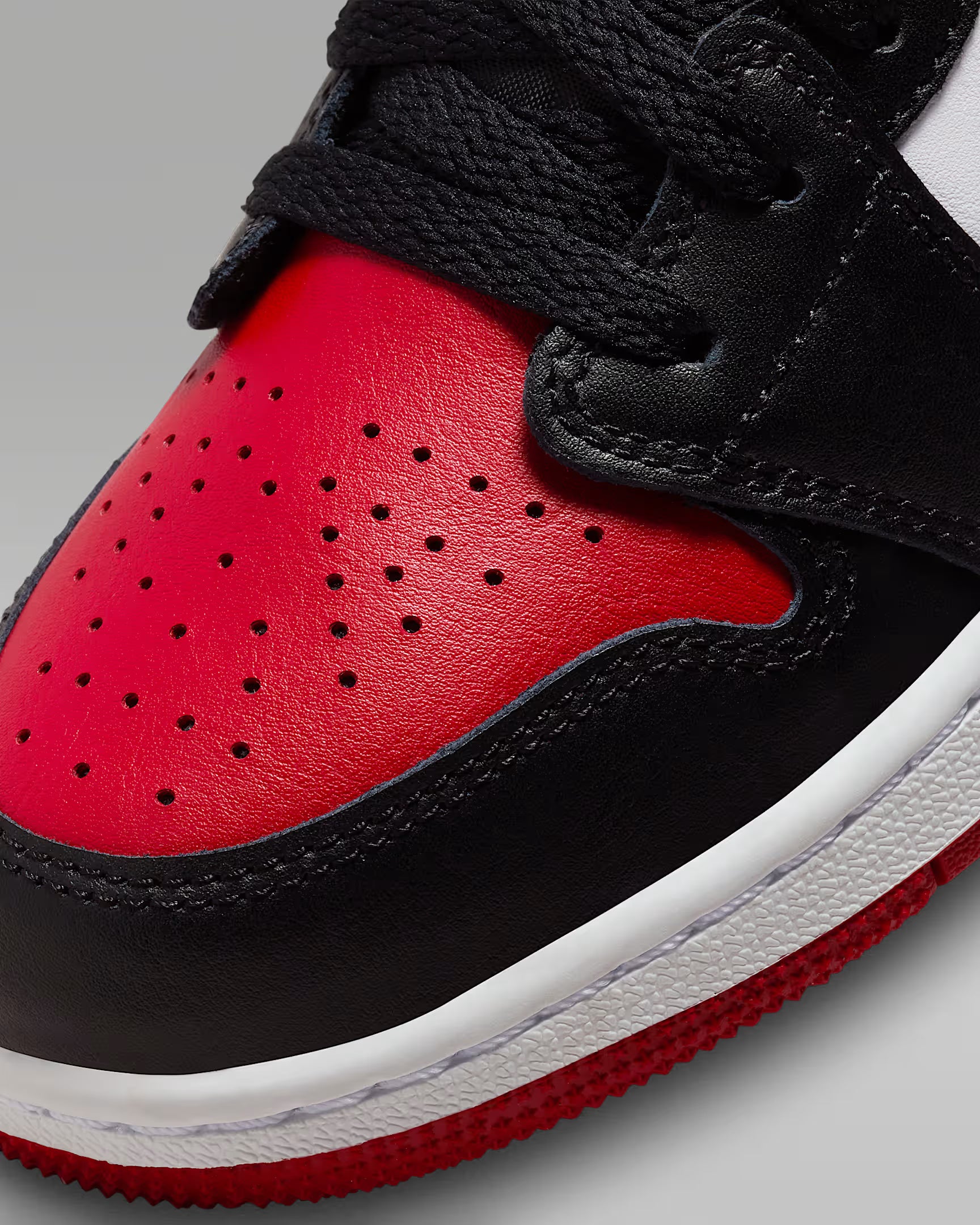 Jordan 1 Low Bred Toe 2.0 (GS)