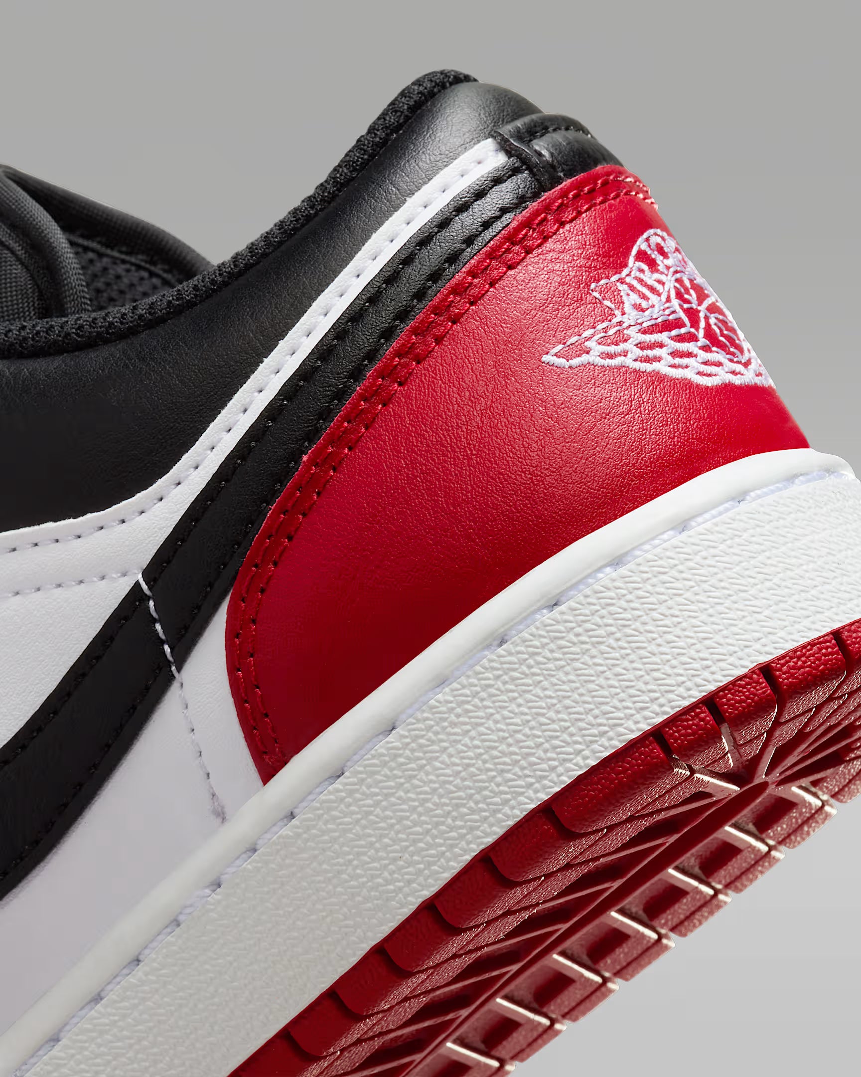 Jordan 1 Low Bred Toe 2.0 (GS)
