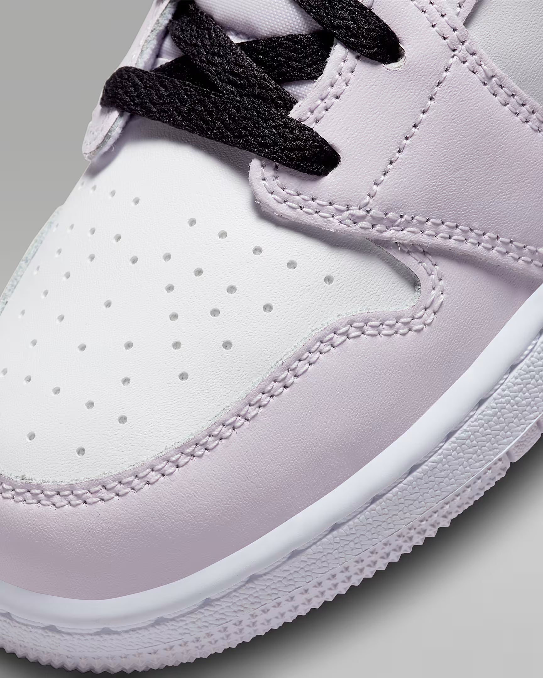 Air Jordan 1 Mid 'Barely Grape' (GS)