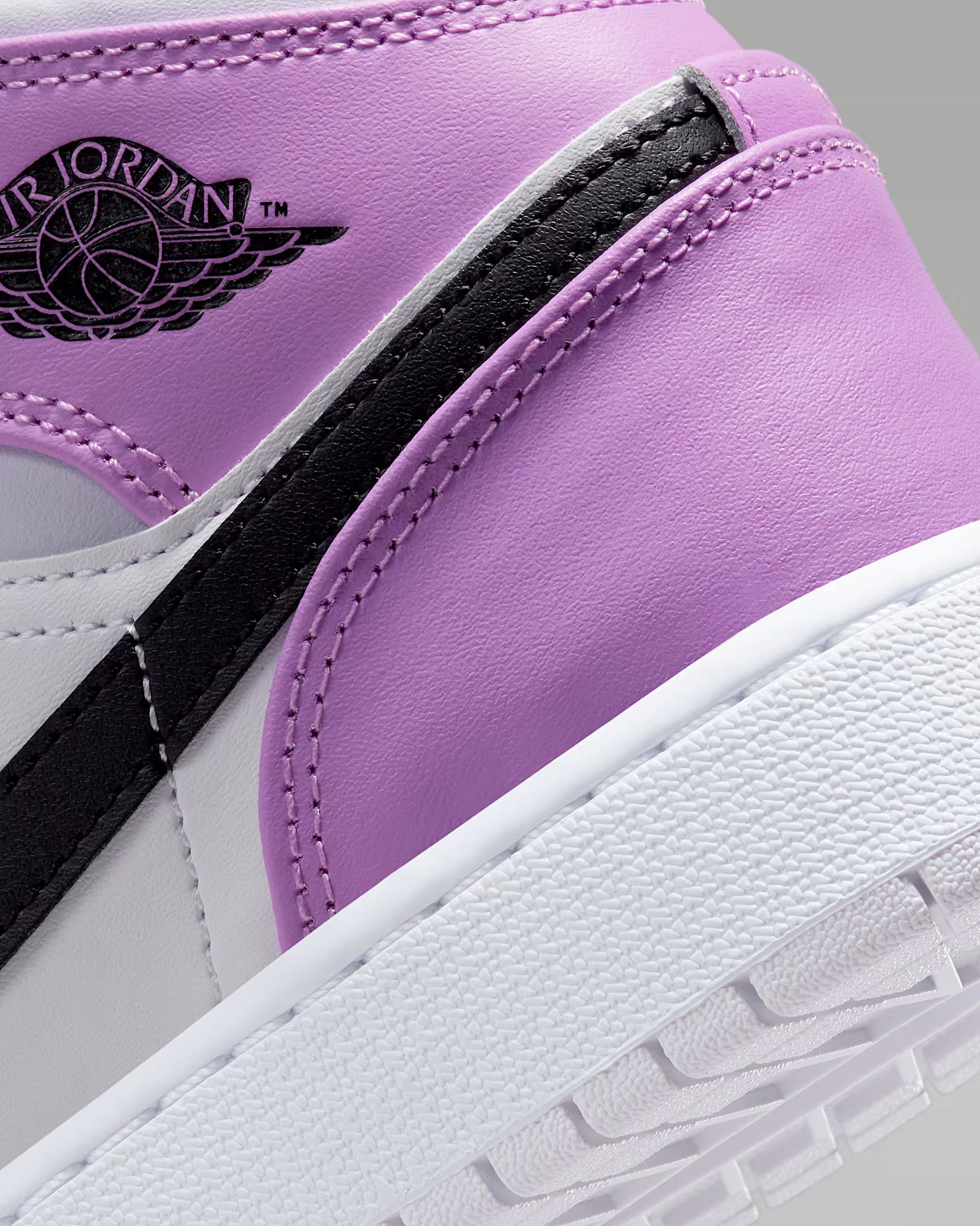 Air Jordan 1 Mid 'Barely Grape' (GS)