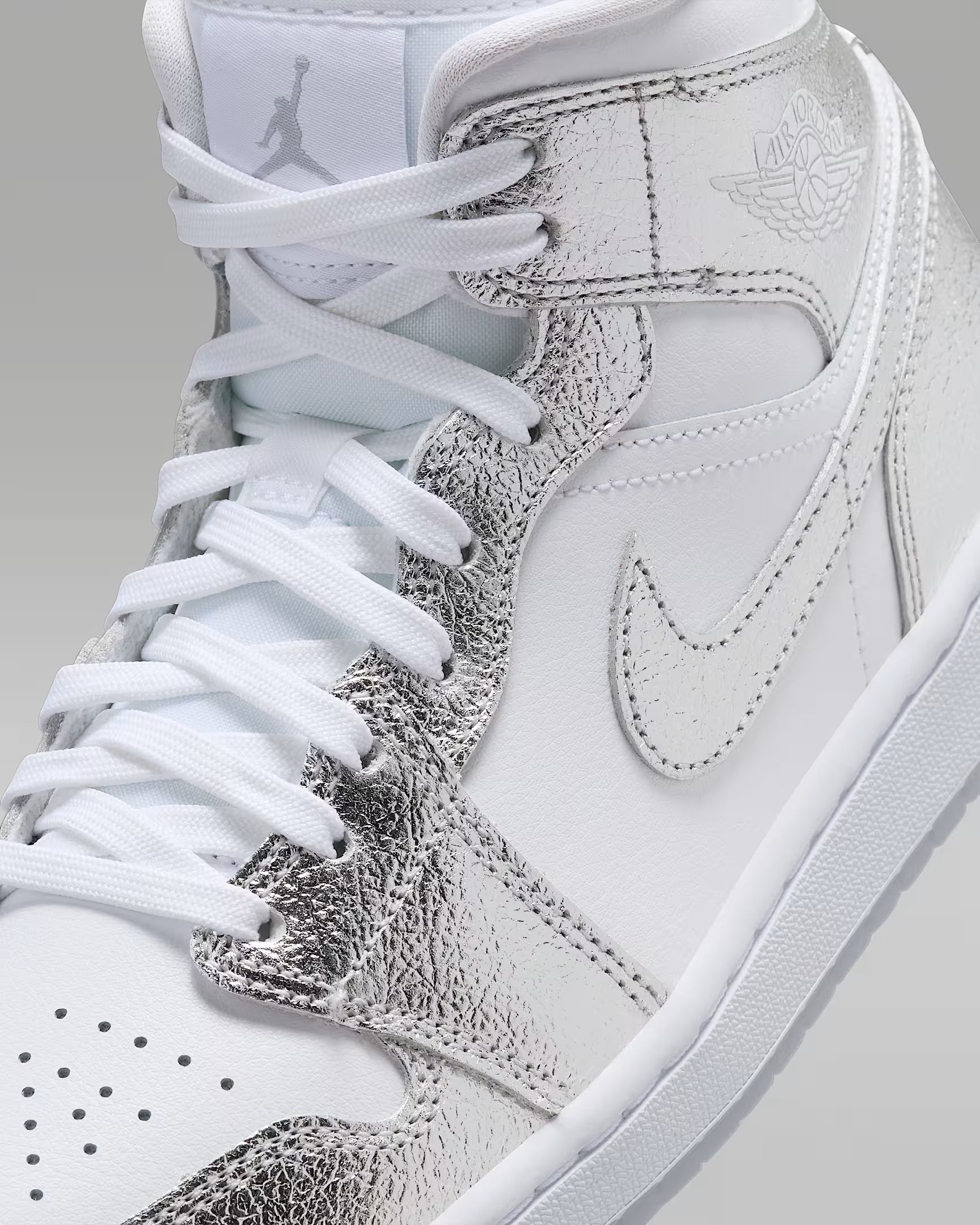 Air Jordan 1 Mid SE Metallic Silver (W)
