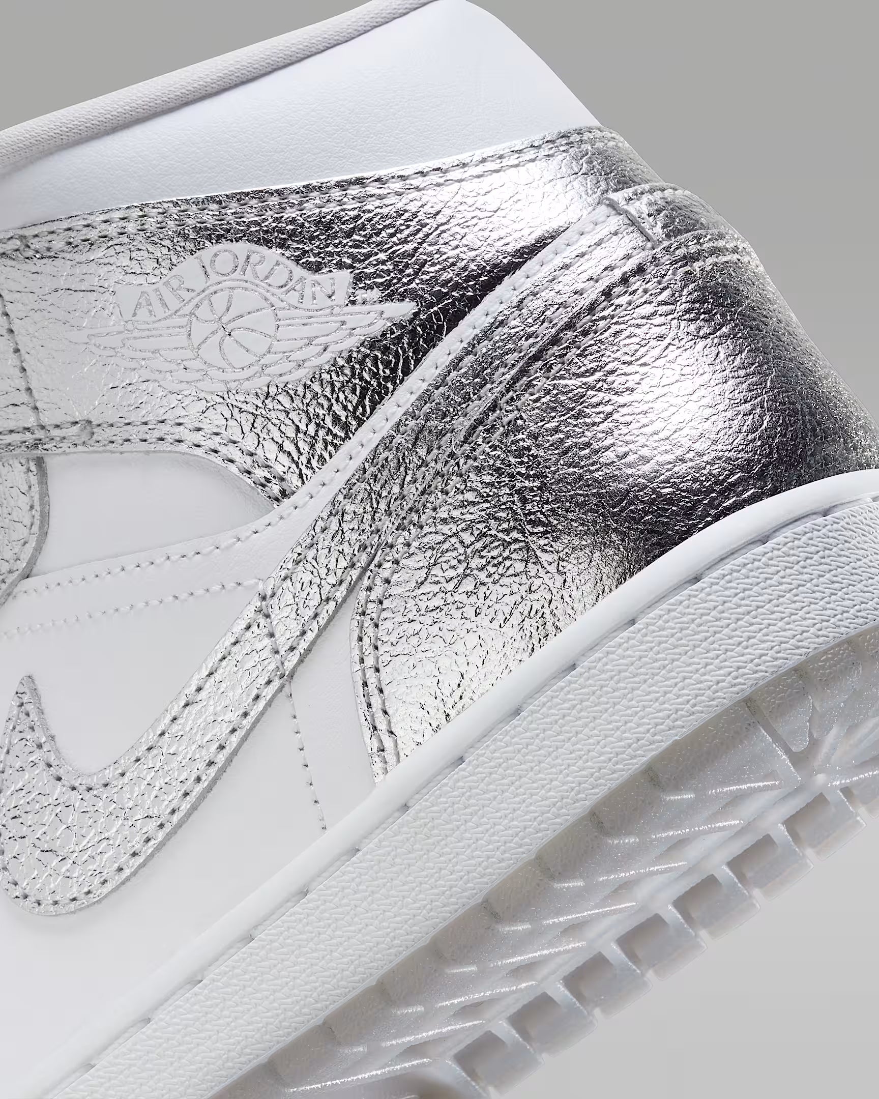 Air Jordan 1 Mid SE Metallic Silver (W)
